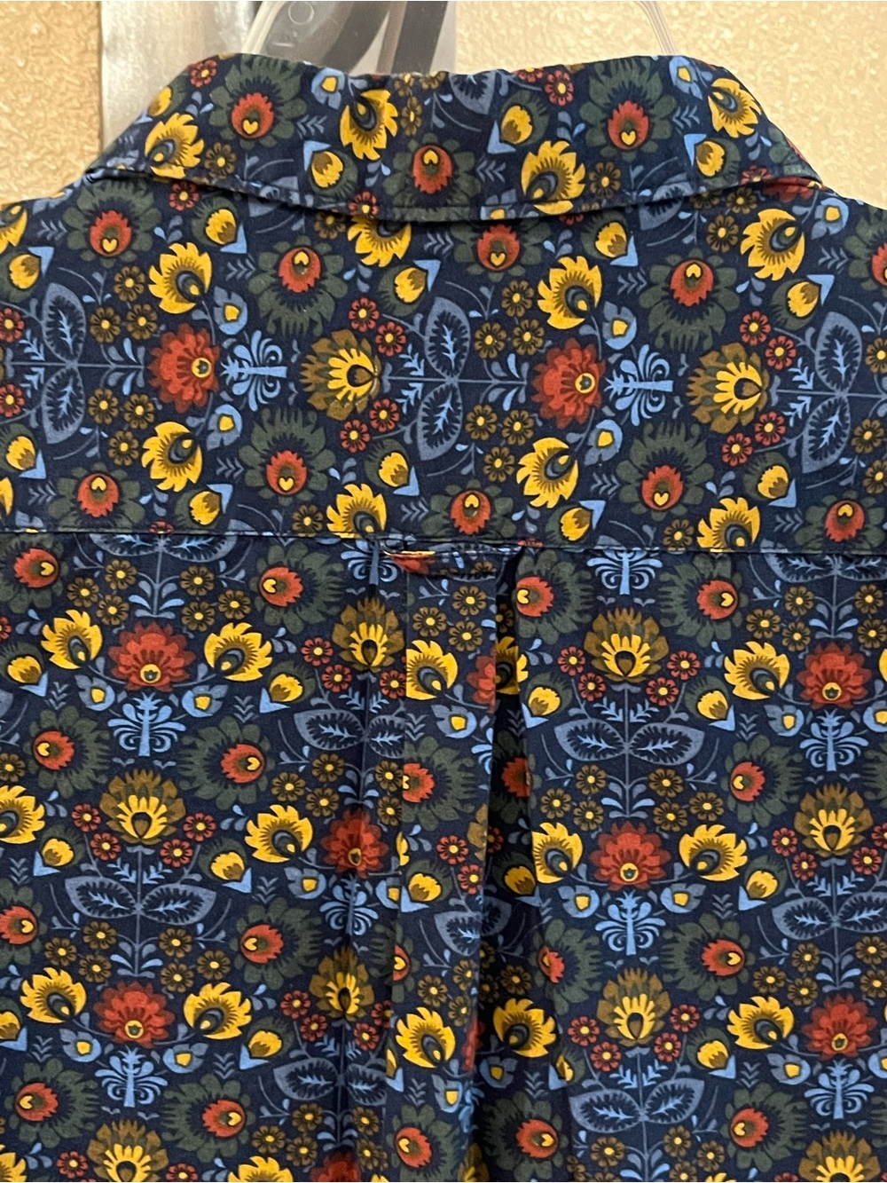Porter & Ash Floral Print Button-Up shirt. 100% cotton. Navy blue yellow red. L - Picture 9 of 10